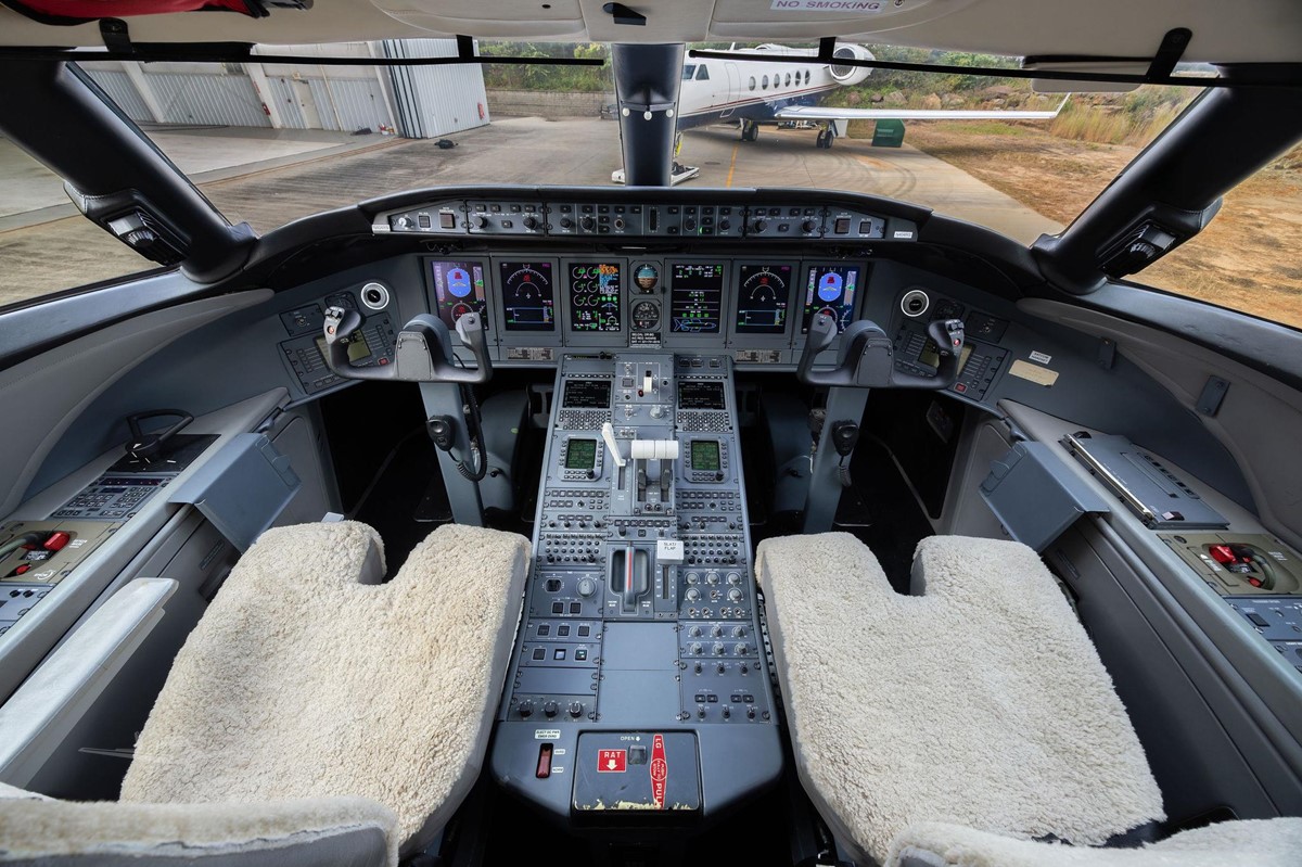 2003 BOMBARDIER GLOBAL EXPRESS — photo 2